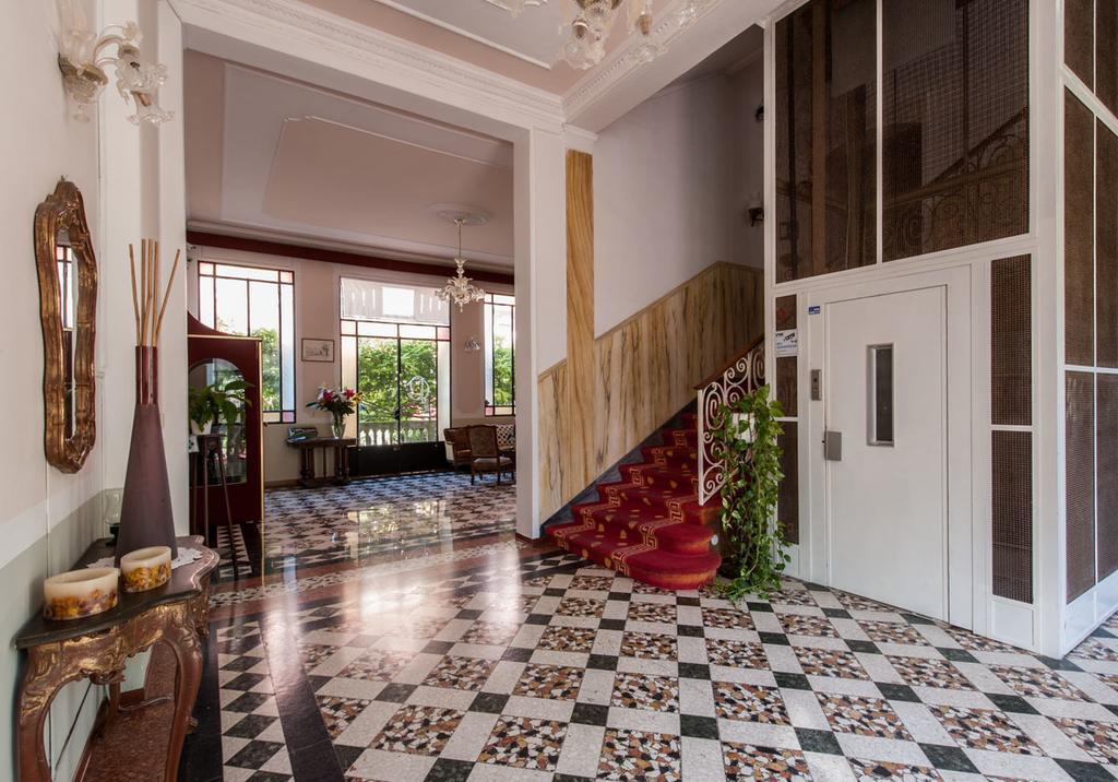 Hotel Byron 威尼斯丽都 外观 照片